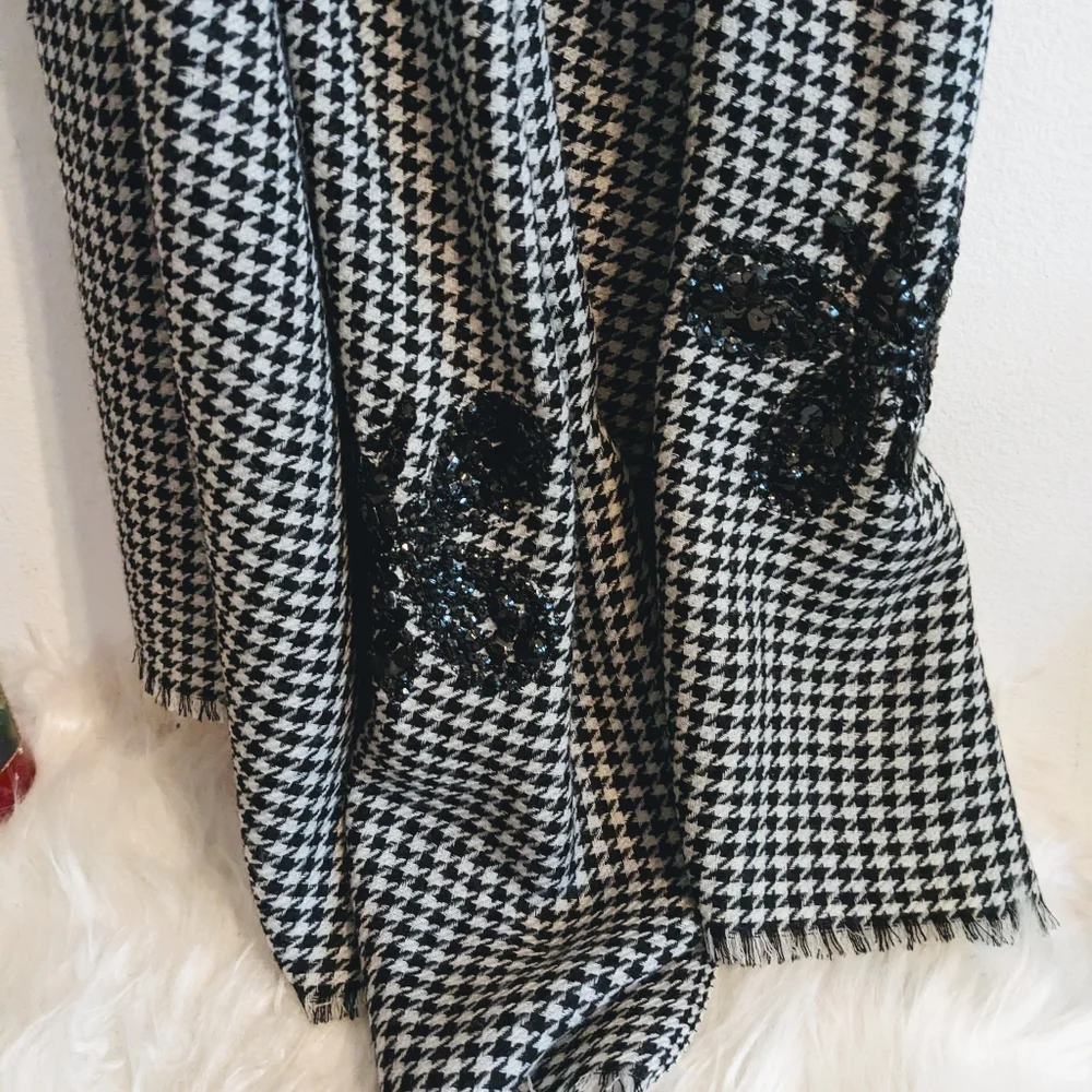 JANAVI Houndstooth Butterfly Merino Wool Blanket Scarf